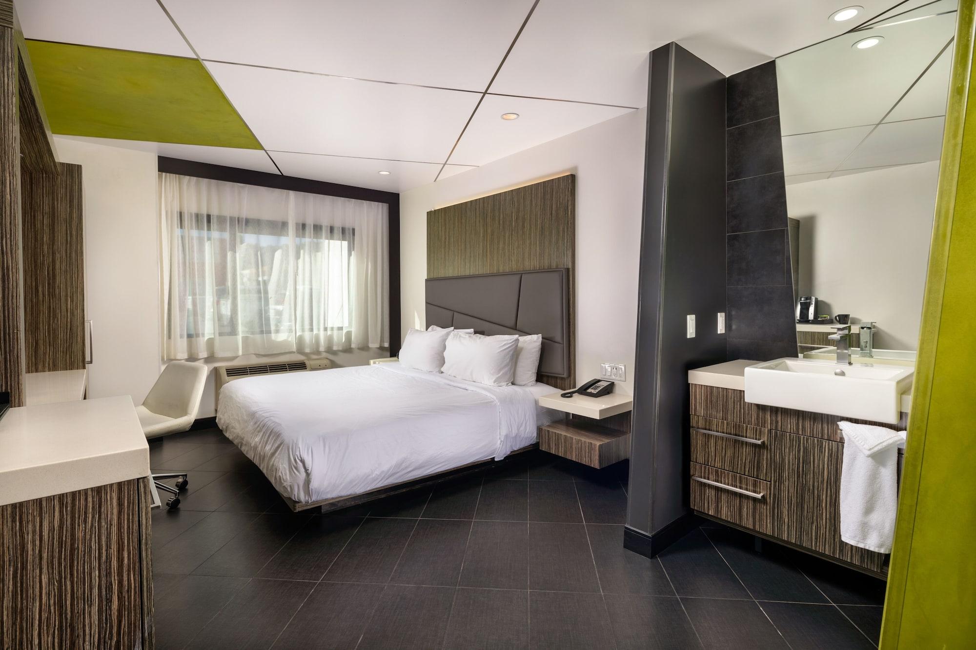 The Moment Hotel 3*